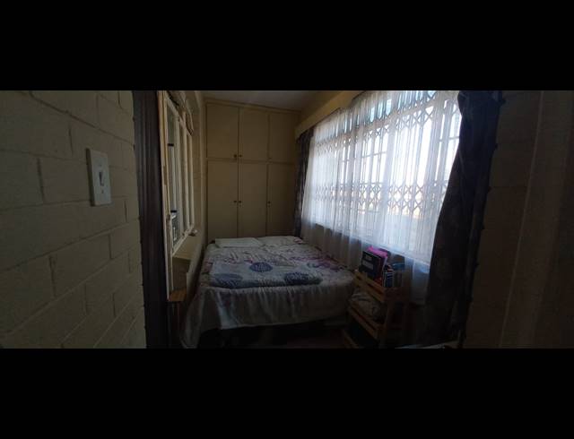 2.5 BEDROOM FLAT FOR SALE IN GLENWOOD